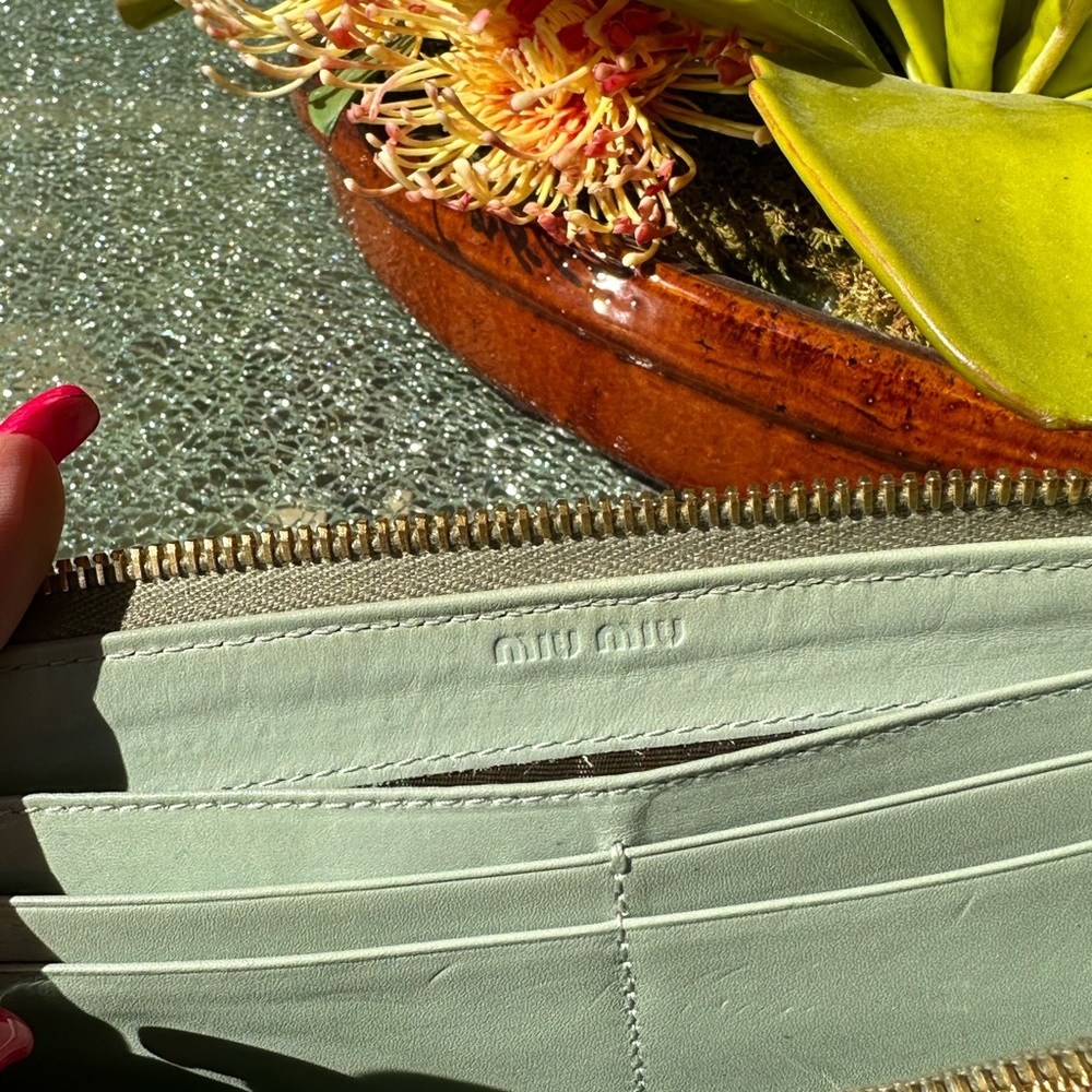 MUI MUI zip around wallet. EUC. Pale Green Snake-like print on outside, - Picture 10 of 11